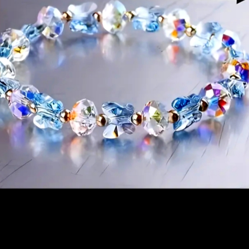 AURORA BOREALIS CRYSTAL BUTTERFLY STRETCH BRACELET IT'S SIX TO EIGHT INCHES